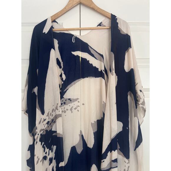 Chic Resortwear Kimono Open Front Duster Navy and Cream 100% Viscose - Picture 2 of 5